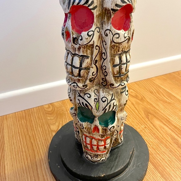 Handcrafted Indonesian Skull Pedestal Table - Picture 7 of 17